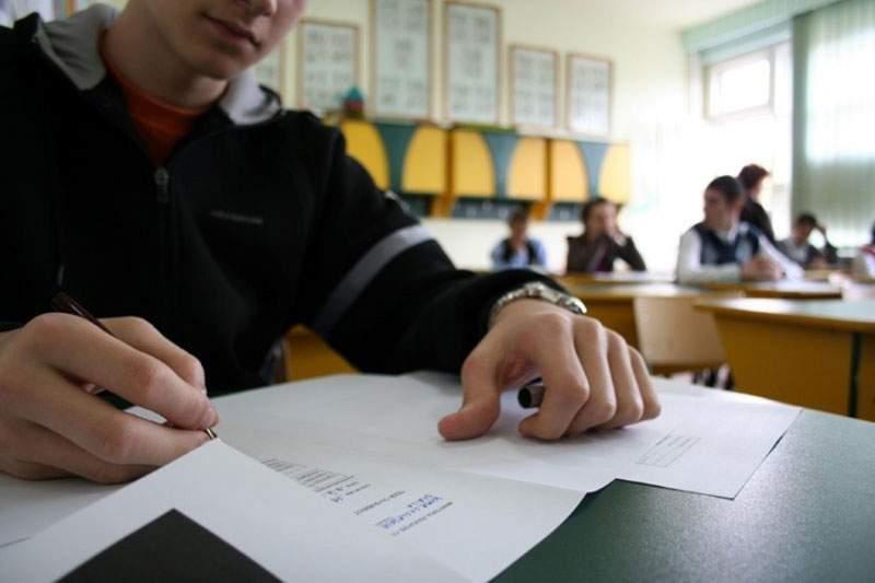 Simularea Evaluării Naționale, reluată vineri dimineață! Motivul pentru care mai mulți elevi au intrat din nou &icirc;n sala de examen