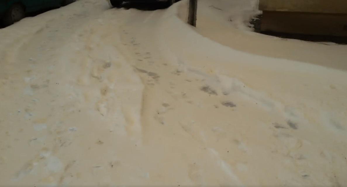 Semnalul de alarmă tras de medici! Zăpada portocalie este periculoasă! Cum poți să previi efectele nocive ale acesteia