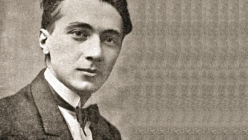 Înainte de Sanda Marin, PĂSTOREL TEODOREANU, gurmand pantagruelic și mare degustător de vinuri, a scos o carte de bucate. Reţeta unică de PILAF SUB PLAPUMĂ, ideal pentru gospodinele cochete