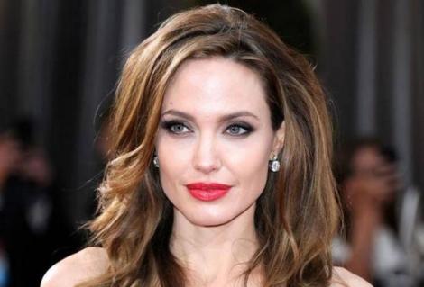 Angelina Jolie se mărită! Numărul 4, o partidă excelentă!