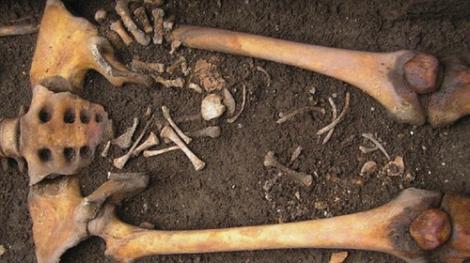 Caz șocant în Italia! Un grup de arheologi au descoperit mormântul unei femei care a născut după moarte: "Între oasele dintre picioarele scheletului se aflau cele ale unui copil"