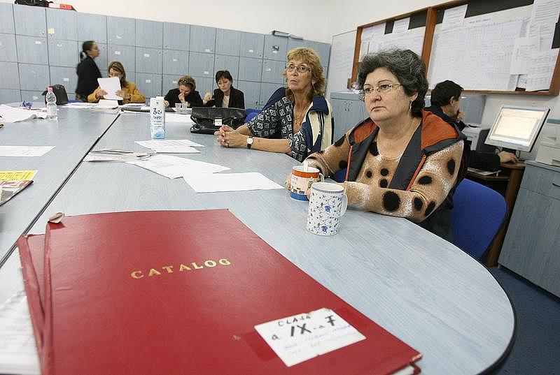 Vești uriașe pentru profesori! Ce trebuie să facă pentru a c&acirc;știga salarii cuprinse &icirc;ntre 4.800 și 6.800 de EURO