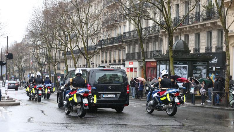 Imagini emoționante, până și președintele Macron a plâns! Franța și-a omogiat EROUL! Locotenentul Arnaud Beltrame, cel care  şi-a dat viaţa pentru a salva viaţa unui ostatic, comemorat de milioane de oameni