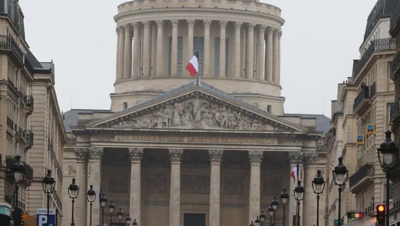 Imagini emoționante, până și președintele Macron a plâns! Franța și-a omogiat EROUL! Locotenentul Arnaud Beltrame, cel care  şi-a dat viaţa pentru a salva viaţa unui ostatic, comemorat de milioane de oameni