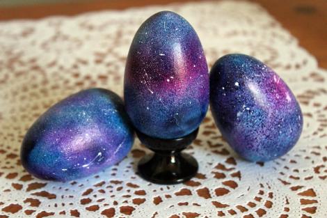 Cum faci ouă-galaxie? Paștele acesta încearcă un model cu adevărat special! (VIDEO)