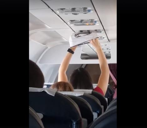 VIRAL / Dovada că nimic nu e prea mult! O femeie își usucă lenjeria intimă la aerul condiționat din avion, de față cu ceilalți pasageri (VIDEO)