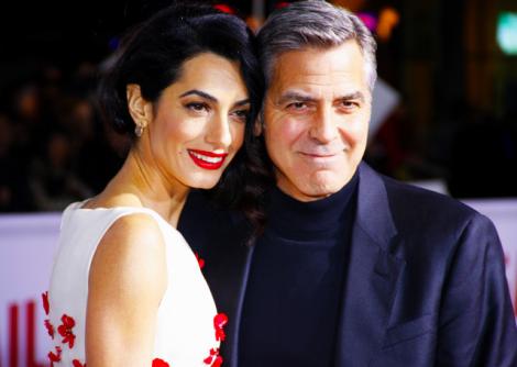 După ce a născut gemeni, soția lui George Clooney arată extraordinar! LA 40 de ani, Amal e mai sexy ca oricând!