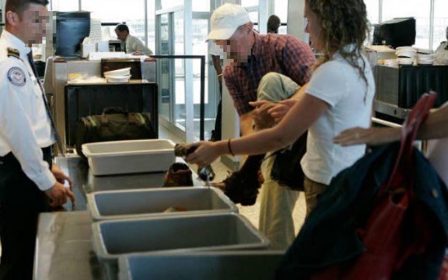 O femeie şi-a uitat brăţara, &icirc;nainte de a trece prin filtrul de securitate la Aeroportul Otopeni, și un comisar a fost pe fază! I-a luat bijuteria şi a fugit. Urmarea a fost pe măsură