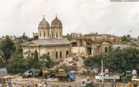 După cutremur, Biserica Sfânta Vineri fusese pusă în niște proptele, apoi se dărâmase pe de-a-ntregul: „Cu bănuțul văduvei s-a refăcut biserica asta!” A fost reconstruită din temelii, iar comuniștii su ras-o de pe harta Bucureștiului