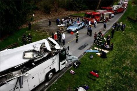 Cel puţin 25 de MORŢI în urma unui accident rutier. AUTOBUZUL transporta zeci de oameni la o nuntă