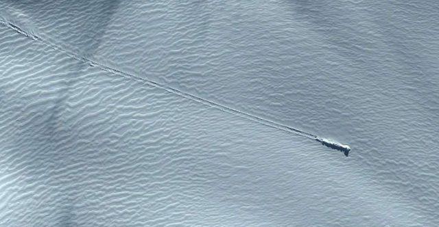 VIDEO. Toată lumea se &icirc;ntreabă ce s-a prăbuşit &icirc;n Antarctica! Obiectul MISTERIOS descoperit prin Google Earth: "Sunt extratereştri"