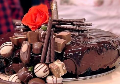 Tort ciocolatos, special pentru a sărbători persoanele dragi!