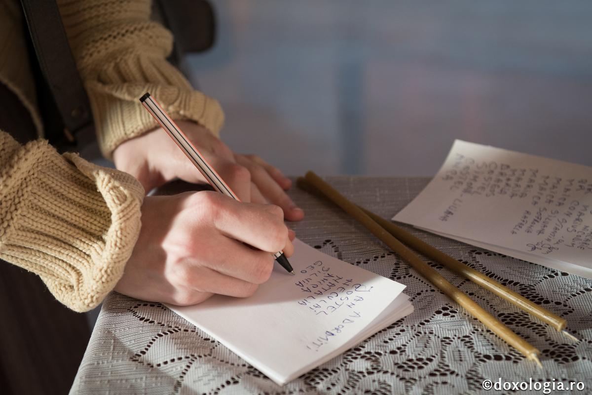 Cum se scrie corect și ce NU se trece &icirc;n POMELNIC: L-ai pus de at&acirc;tea ori la Biserică, dar ai făcut-o greșit! Importanța lui e uriașă