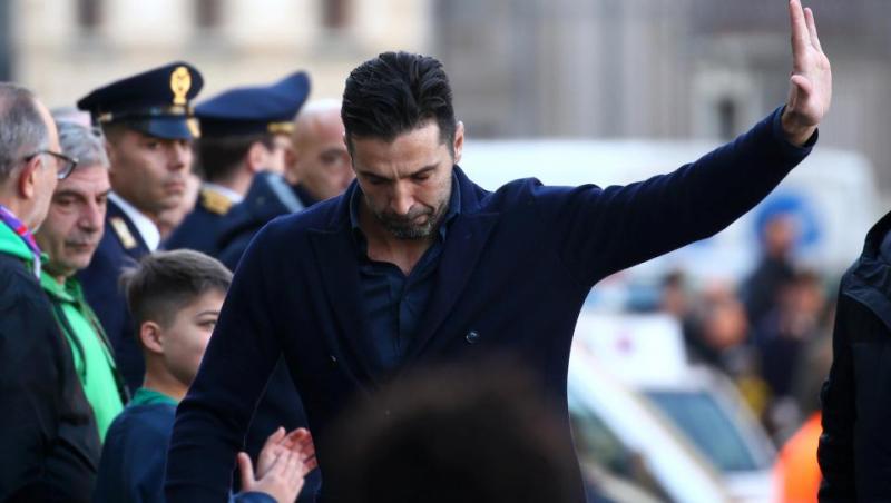 ”Ciao, capitano, ciao Davide Astori!” Florența își plânge azi căpitanul. Peste 8.000 de fani ai Fiorentinei și multe nume uriașe din fotbal au venit la înmormântarea lui Astori