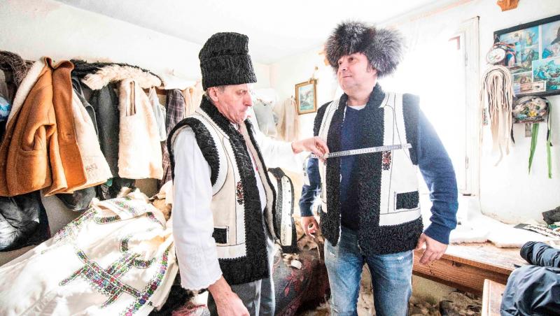 Daniel Buzdugan și-a făcut o bundiță la un cojocar renumit din Bucovina, la „Ie, Românie”