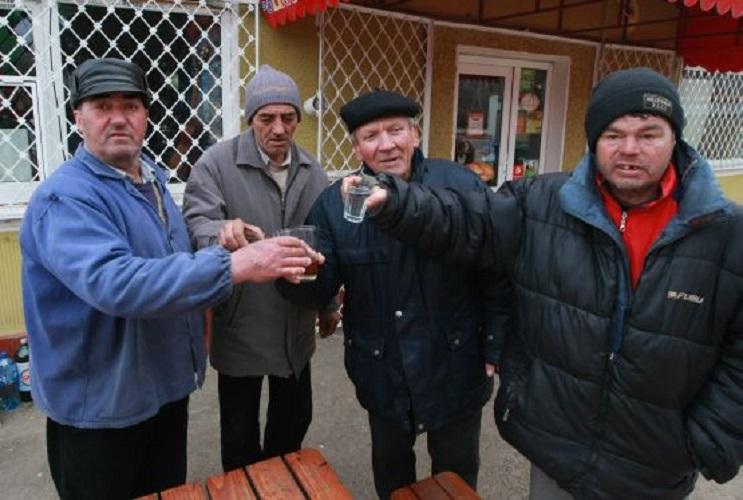 Tu știi explicația? De ce pe 9 martie, de ZIUA BĂRBATULUI, trebuie să bem 44 de pahare de  vin?