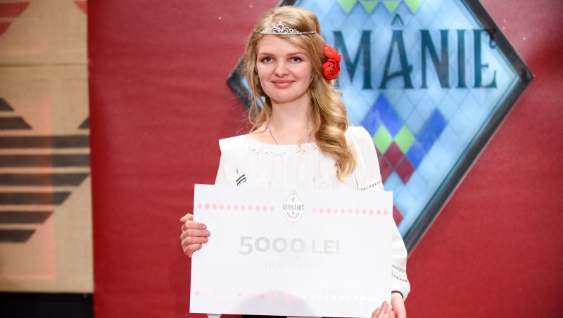 Blondă, cu ochii ca albastrul de Voroneț, iute-n joc și bună la împăturit sarmale, Alexandra Budnar a fost desemnată câștigătoarea din Bucovina!