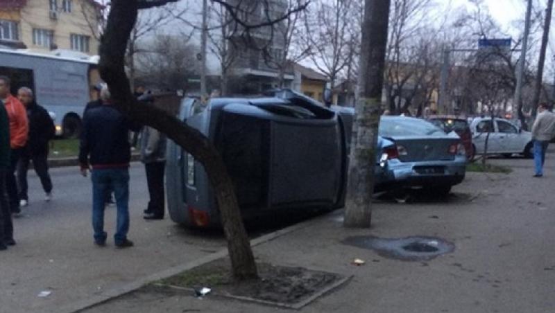FOTO! Carambol în Capitală: Un turc aflat la volanul unui autoturism a lovit opt mașini, precum popicele. Imaginile au devenit VIRALE