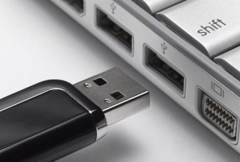 Și tu scoți stick-ul USB din calculator, fără să-l deconectezi? Cât de periculos este acest gest