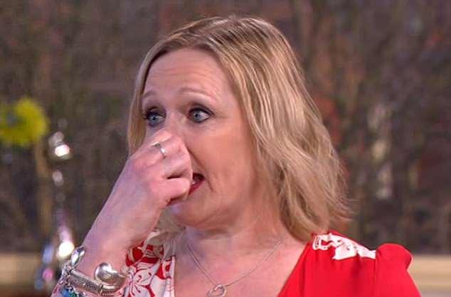 Mărturisirile uimitoare ale unei femei care a rămas fără nas după ce a fost atacată de c&acirc;ine: &rdquo;Medicii spun că mi-a salvat viața!&rdquo; Femeia de 48 de ani și-a dat jos proteza &icirc;n direct, la TV