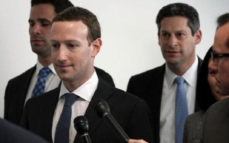 Mark Zuckerberg își asumă răspunderea pentru scandalul Cambridge Analytica:”Este greșeala mea și îmi pare rău. Sunt responsabil pentru ce se întâmplă pe această platformă!”