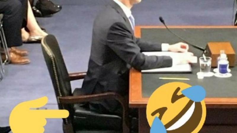 Imaginea care a stârnit hohote de râs pe internet! Motivul pentru care Mark Zuckerberg a fost așezat la birou cu o pernă suplimentară pe scaun! Nu, nu e scund! 