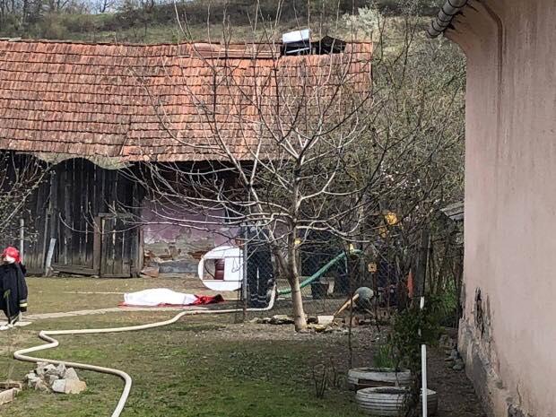 D&acirc;mbovița: O femeie a căzut &icirc;n f&acirc;nt&acirc;na din curtea case. Ce a urmat, e TRAGIC