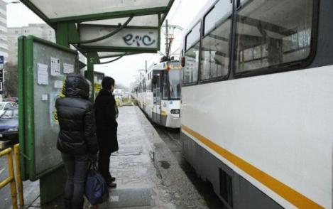 Mesajul unei mame a devenit VIRAL! Femeia acuză un vatman că i-a lăsat copilul în stație și a închis uşile tramvaiului: "Oamenii țipau să oprească!"