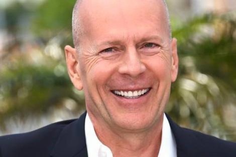 Bruce Willis, ținta teoriștilor: ,,Legat de un scaun şi ţinut ostatic de un grup de nemernici”, actorul trece prin prin cea mai mare provocare