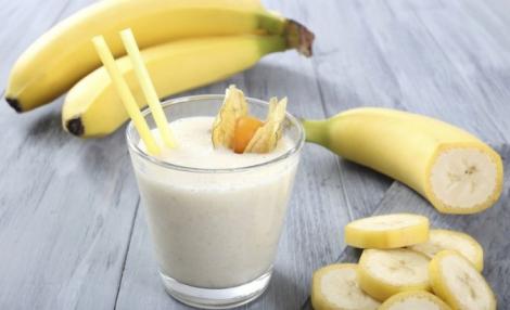 Dieta cu banane și lapte! Topește 4 kilograme în doar câteva zile! E recomandată drept una dintre cle mai rapide cure de slăbir