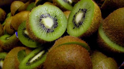 Ai mâncat kiwi toată viața, dar n-ai știut asta! Modul uimitor prin care se obțin aceste fructe: ”Un mascul se combină cu cel puțin două femele!”