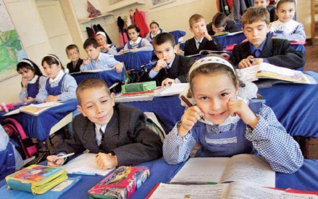 &Icirc;ți trimiți copilul, fără uniformă, la școală? Va avea de suferit! Noul regulament impus de Ministerul Educației: "Este interzis şi constituie abatere disciplinară"