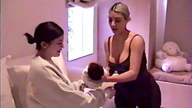 Kylie Jenner, făcută praf pe internet după ce și-a lăsat copilul acasă și a mers la un festival: ”Dacă voiai să te distrezi, n-ar fi trebuit să rămâi însărcinată!”