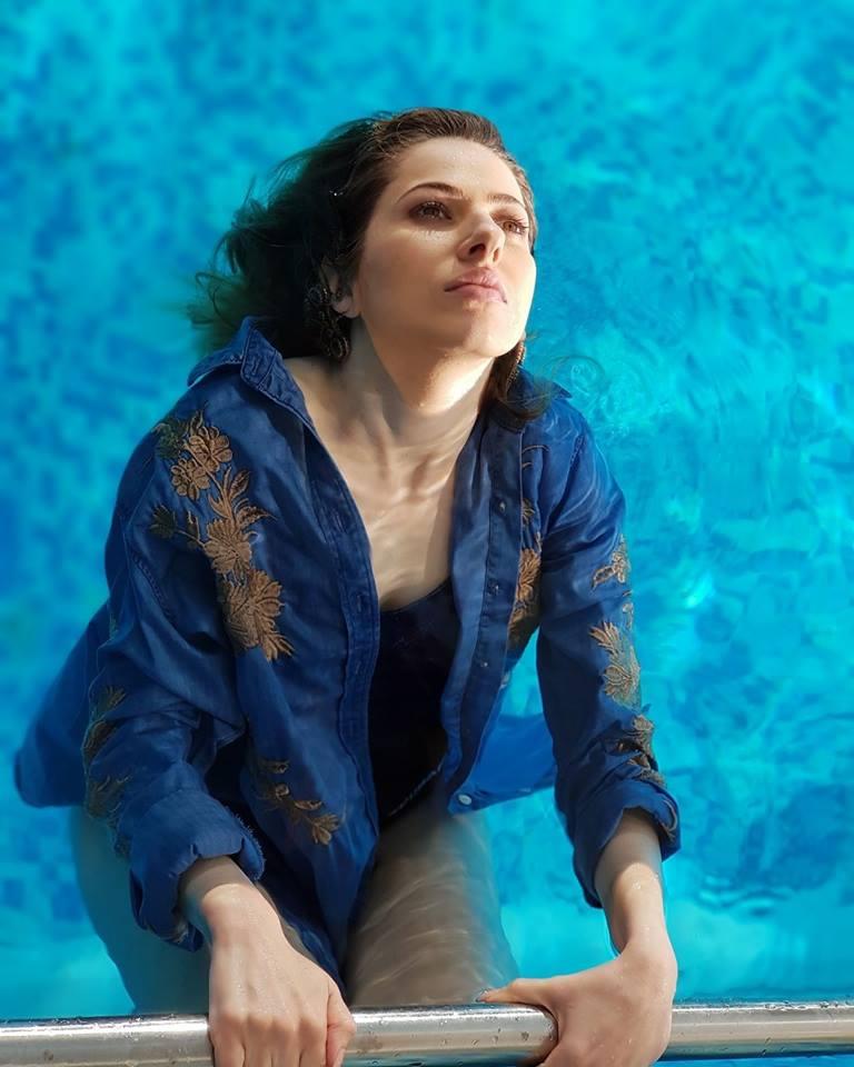 PRIMELE IMAGINI! Lidia Buble a filmat videoclip "Sub apă", la propriu! Cum sună noua piesă