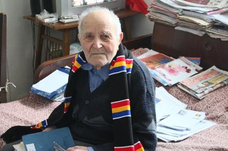 A rezistat 1.267 de zile pe front, apoi a mers pe jos de la Cotul Donului până în România. Simion Gârlea, EROUL celui de-al Doilea Război Mondial, născut în 1918: "Am sărutat pământul când am ajuns acasă"