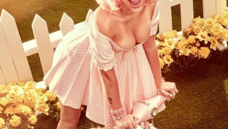 Galerie foto! Ce obraznică e Miley Cyrus! Artista, în ipostaze senzuale cu un... iepuraș