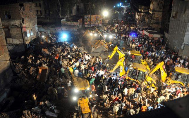 Zece morți și alți doi răniți, &icirc;n urma prăbușirii unui hotel de patru etaje! A picat la păm&acirc;nt precum un castel de nisip! VIDEO