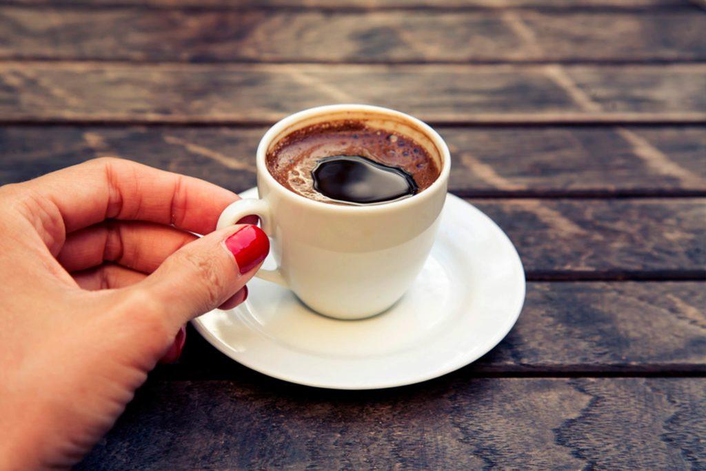 Avertizare! Și tu consumi cafeaua lor! Lovitură pentru cel mai cunoscut lanț de cafenele! Au fost dați &icirc;n judecată pentru folosirea substanţelor periculoase