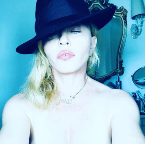 Madonna, desfigurată de operațiile estetice! Internauții i-au atras atenția imediat: ”Ce naiba ți-ai făcut la buze?”