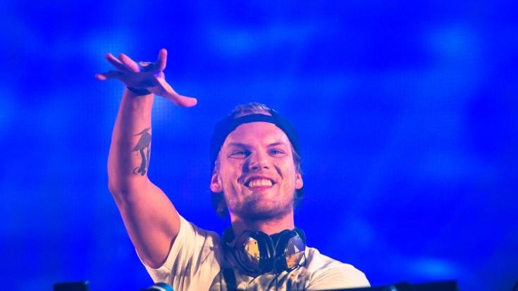 Doliu &icirc;n MUZICĂ! Fanii AVICII sunt &icirc;n stare de şoc. DJ-ul suedez a str&acirc;ns, &icirc;n 2015, 60.000 de rom&acirc;ni la Cluj. VIDEO!
