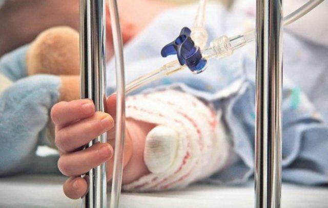 Șocant! O fetiță de 6 ani, somată de Casa de Asigurări și de FISC cu executarea silita