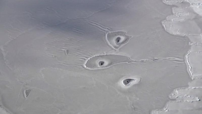 Trei găuri misterioase au fost observate de NASA în Oceanul Arctic. Cercetătorii sunt bulversaţi: 
