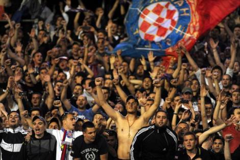 Teroare pentru Steliano Filip și colegii săi de la Hajduk Split. O parte din jucătorii echipei au fost bătuți pe stradă de proprii suporteri