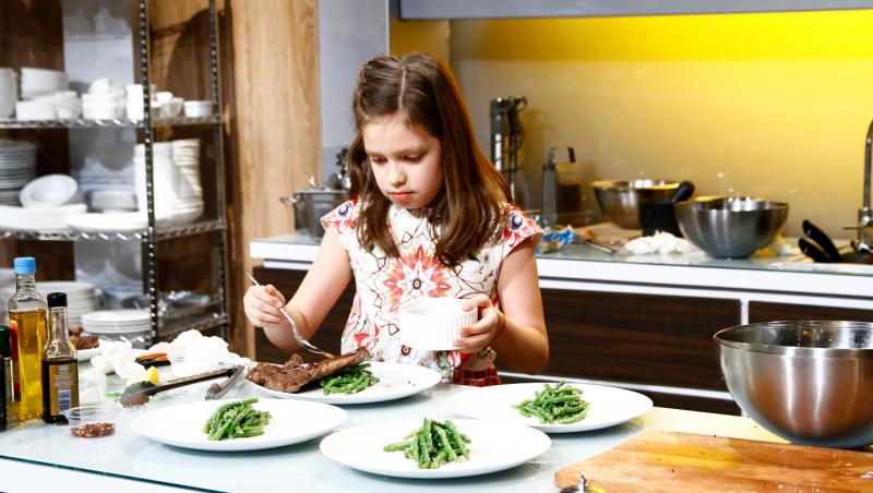 Mica bucătăreasă de nouă ani la „Chefi la cuțite” își dorește să fie cercetător la NASA și să obțină cuțitul juraților