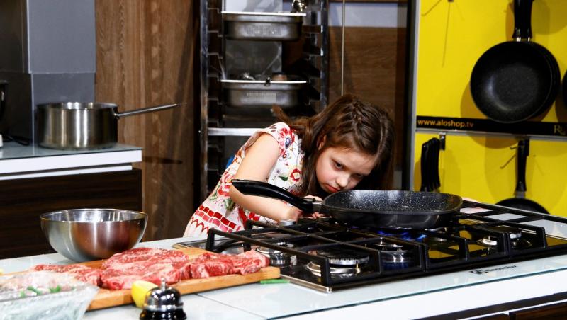 Mica bucătăreasă de nouă ani la „Chefi la cuțite” își dorește să fie cercetător la NASA și să obțină cuțitul juraților