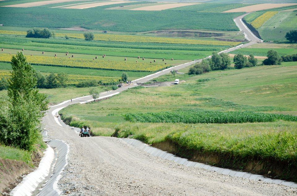 ROM&Acirc;NIA, 2018. Adevărul TRIST: Peste o treime din drumurile patriei sunt PIETRUITE sau de PĂM&Acirc;NT