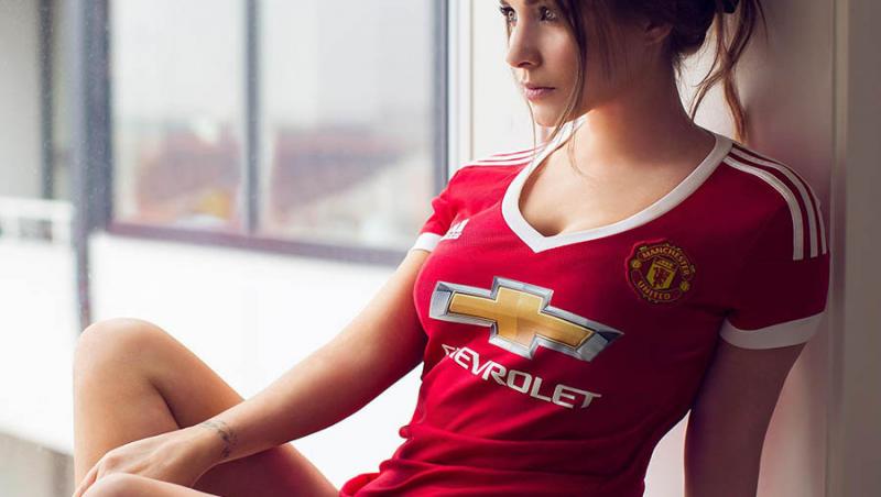 UNA PE ZI! Katrina Maria, fana lui Manchester United care pozează sexy după fiecare succes al trupei lui Mourinho!