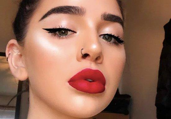 Halal divă! Ce s-a găsit &icirc;n apartamentul unei tinere devenită celebră pe Instagram!