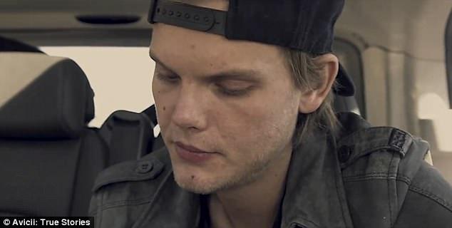 Știrea care a făcut &icirc;nconjurul lumii! AVICII s-a SINUCIS! Familia a confirmat totul!