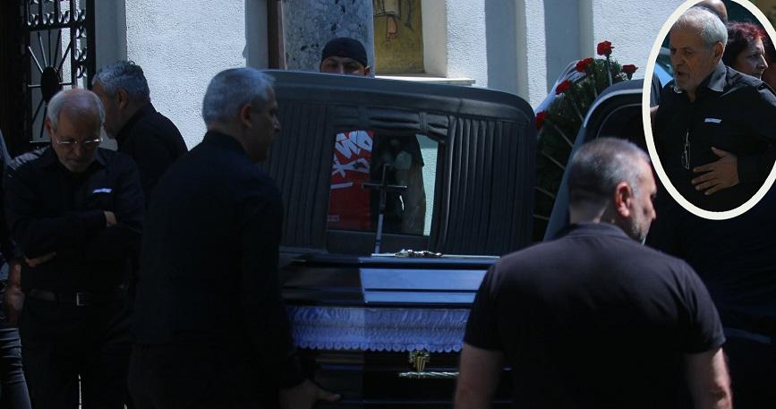 Strigătul de disperare și vorbele &Icirc;NFIORĂTOARE spuse de soția lui Nelu Ploieșteanu la &icirc;nmorm&acirc;ntarea băiatului: &bdquo;Deschide ochișorii să te mai văd o dată! Vine mami după...&rdquo;